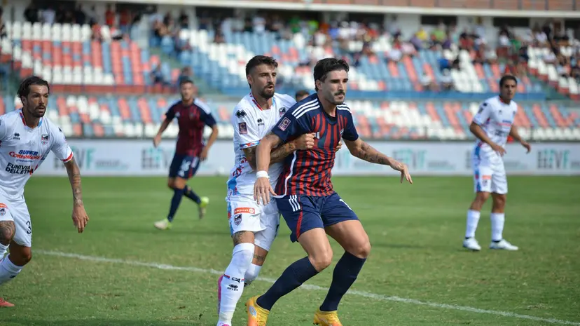 Rinnovo Caporale Cosenza: accordo fino al 2027 per il difensore rossoblù