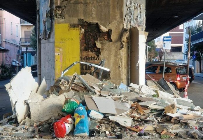 Rifiuti Via Panebianco, il Comitato lancia un nuovo appello al Comune