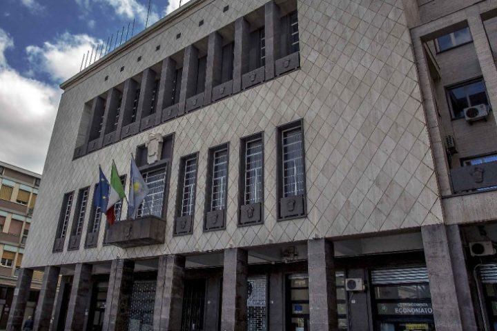 Carenza idrica a Cosenza: proteste nei quartieri e confronto in Consiglio comunale