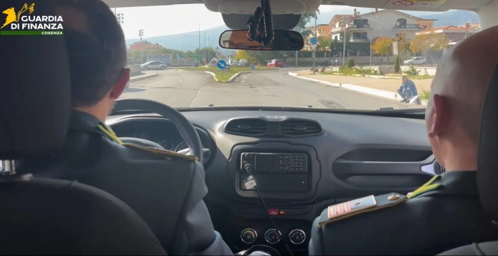 Maxi frode fiscale nel Cosentino: due imprenditori ai domiciliari e sequestro da 2,5 milioni di euro