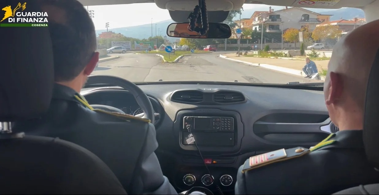 Maxi frode fiscale nel Cosentino: due imprenditori ai domiciliari e sequestro da 2,5 milioni di euro