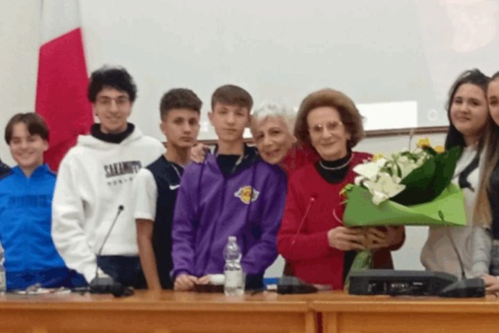 Cosenza, la scuola Antonio Monaco ospita Vittoria Bacher per parlare di adolescenti