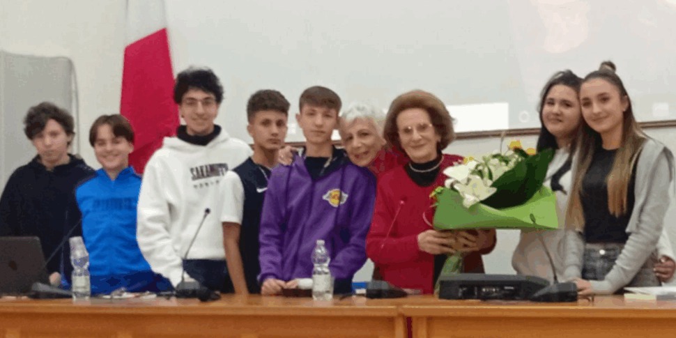 Cosenza, la scuola Antonio Monaco ospita Vittoria Bacher per parlare di adolescenti